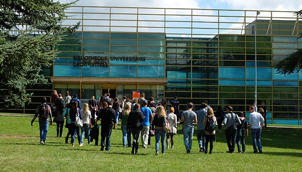 Récits d’étudiants réfugiés et de leurs étudiants compagnons français